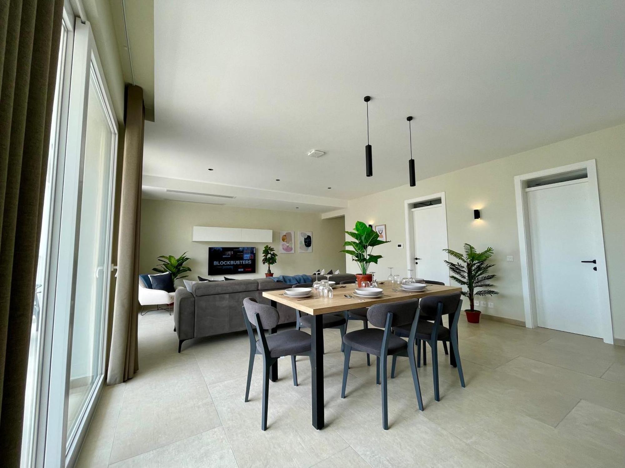 Bugibba Square Seafront Lux Apartments By Holi St. Paul's Bay Bagian luar foto