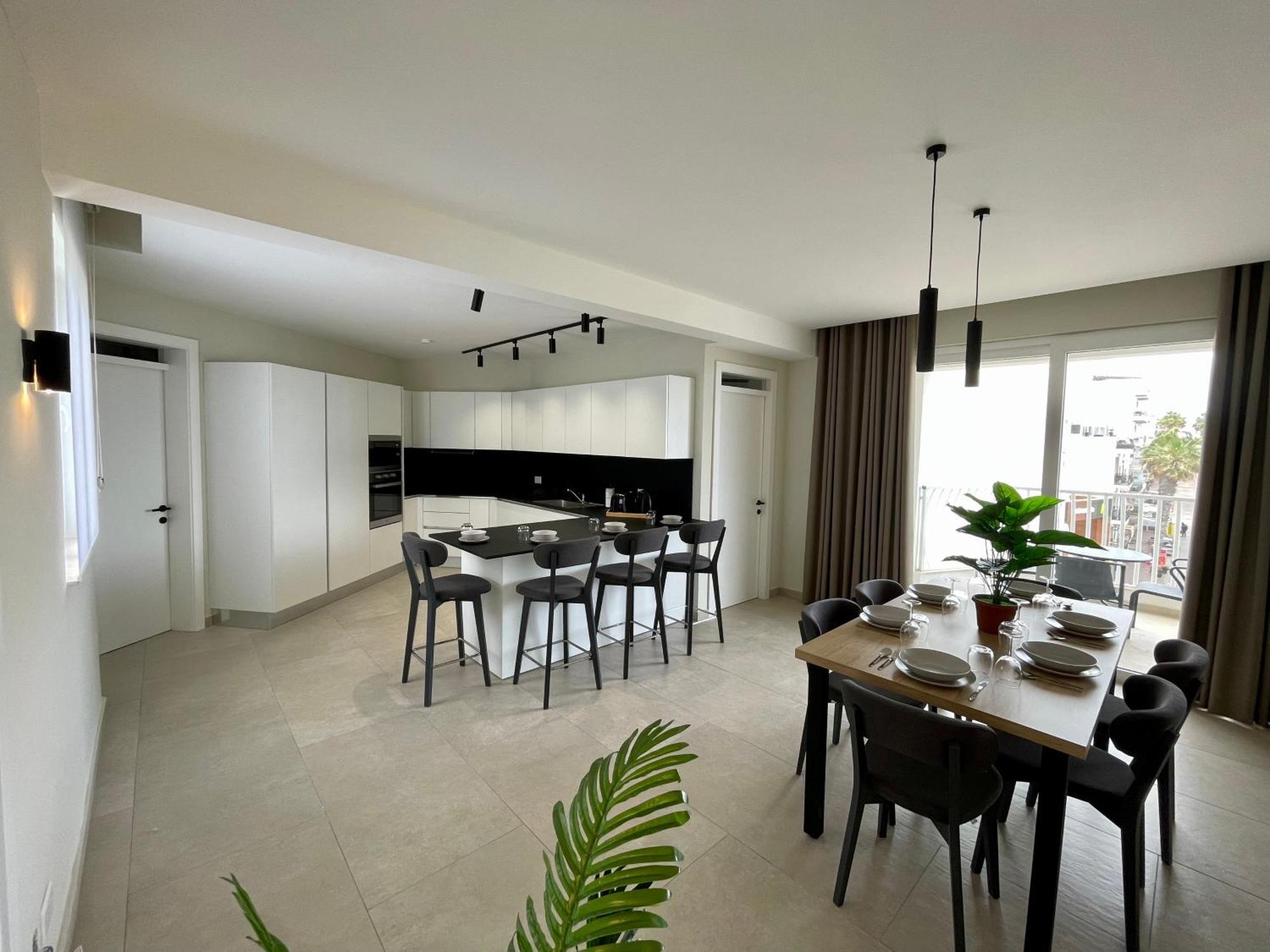 Bugibba Square Seafront Lux Apartments By Holi St. Paul's Bay Bagian luar foto