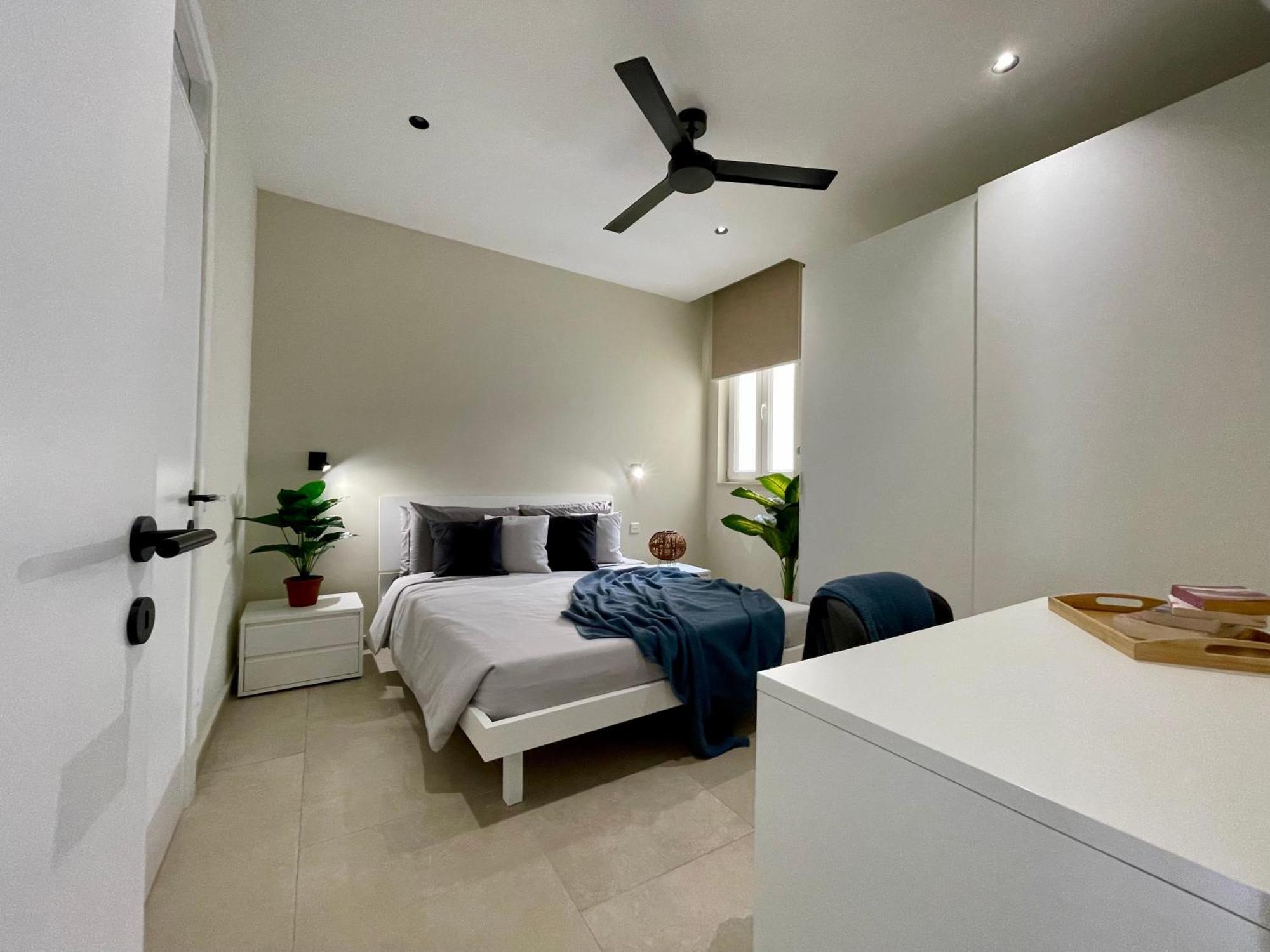 Bugibba Square Seafront Lux Apartments By Holi St. Paul's Bay Bagian luar foto