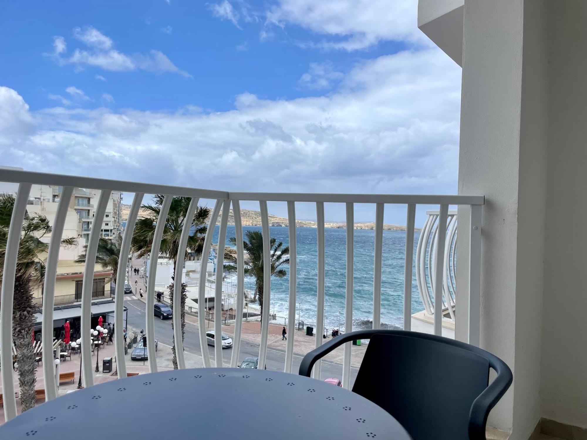 Bugibba Square Seafront Lux Apartments By Holi St. Paul's Bay Bagian luar foto