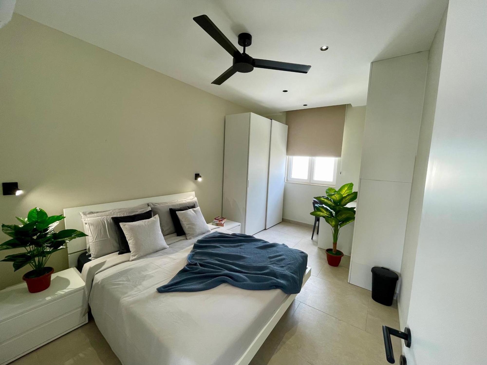Bugibba Square Seafront Lux Apartments By Holi St. Paul's Bay Bagian luar foto