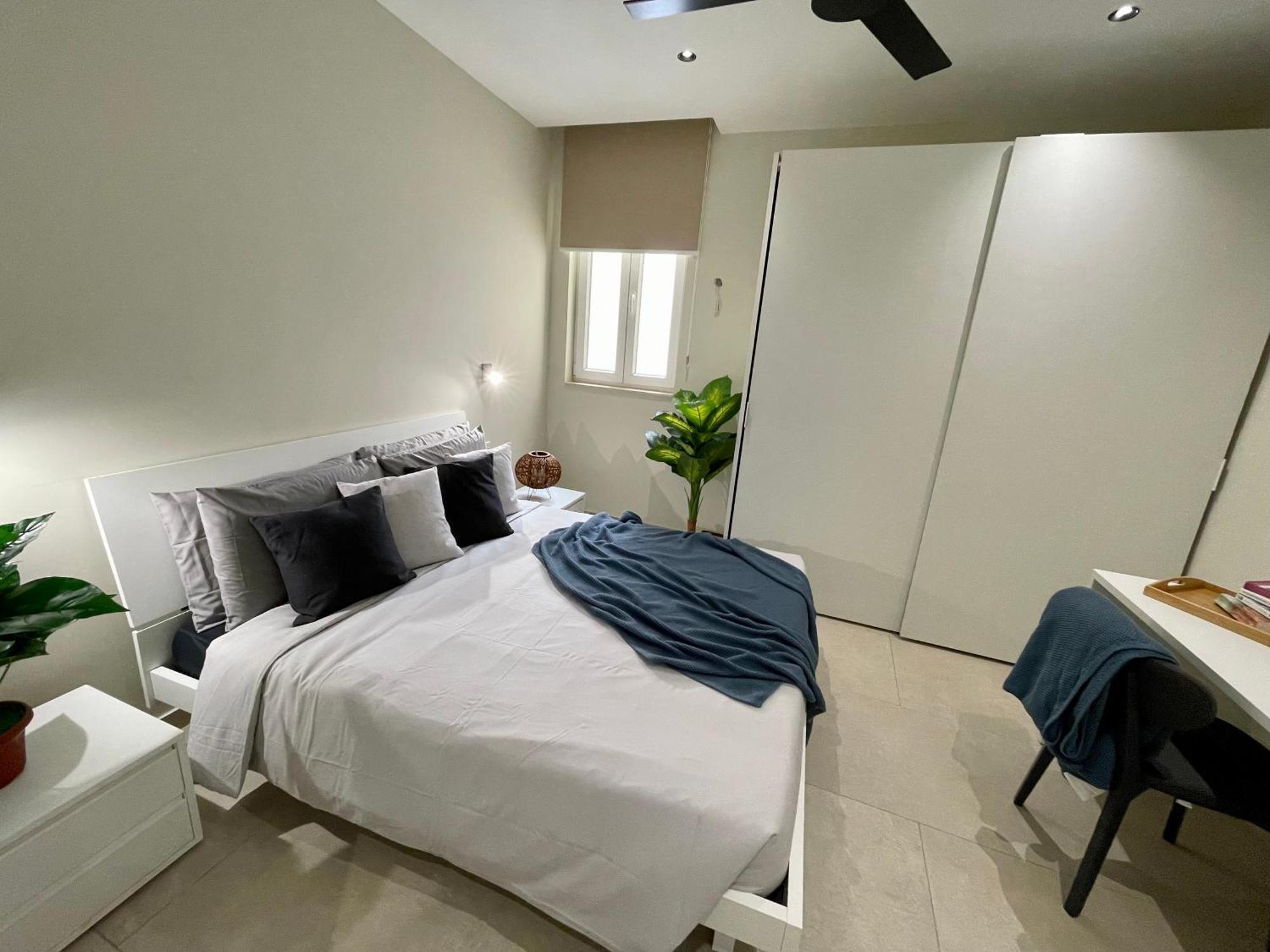 Bugibba Square Seafront Lux Apartments By Holi St. Paul's Bay Bagian luar foto