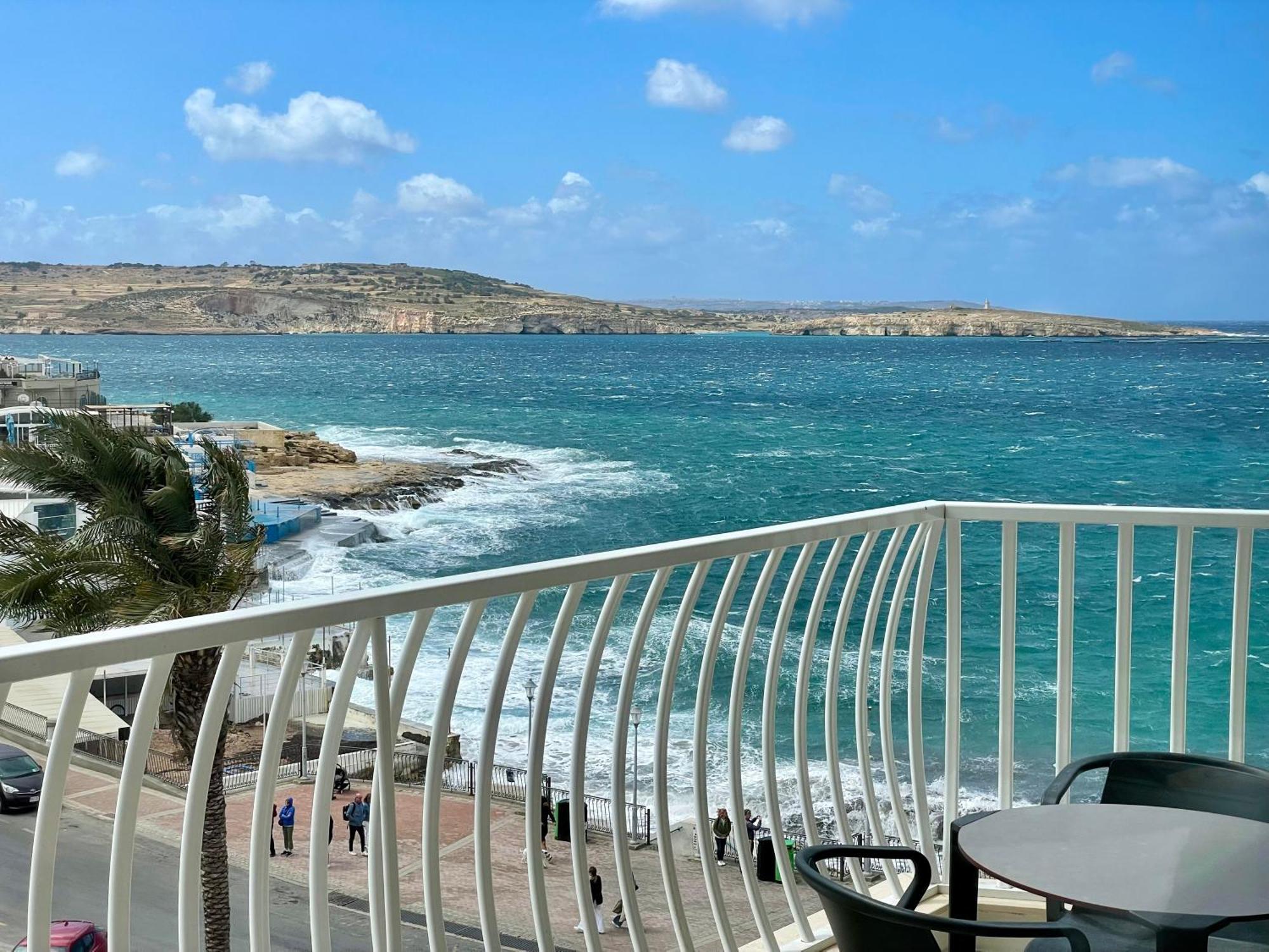 Bugibba Square Seafront Lux Apartments By Holi St. Paul's Bay Bagian luar foto