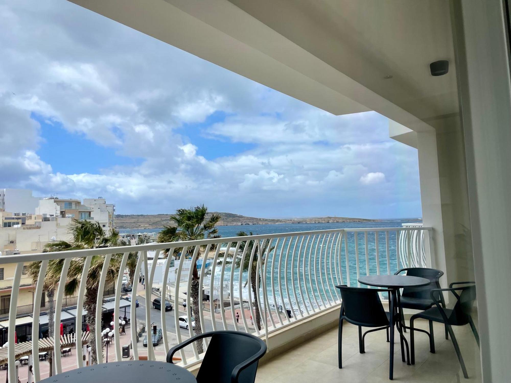 Bugibba Square Seafront Lux Apartments By Holi St. Paul's Bay Bagian luar foto