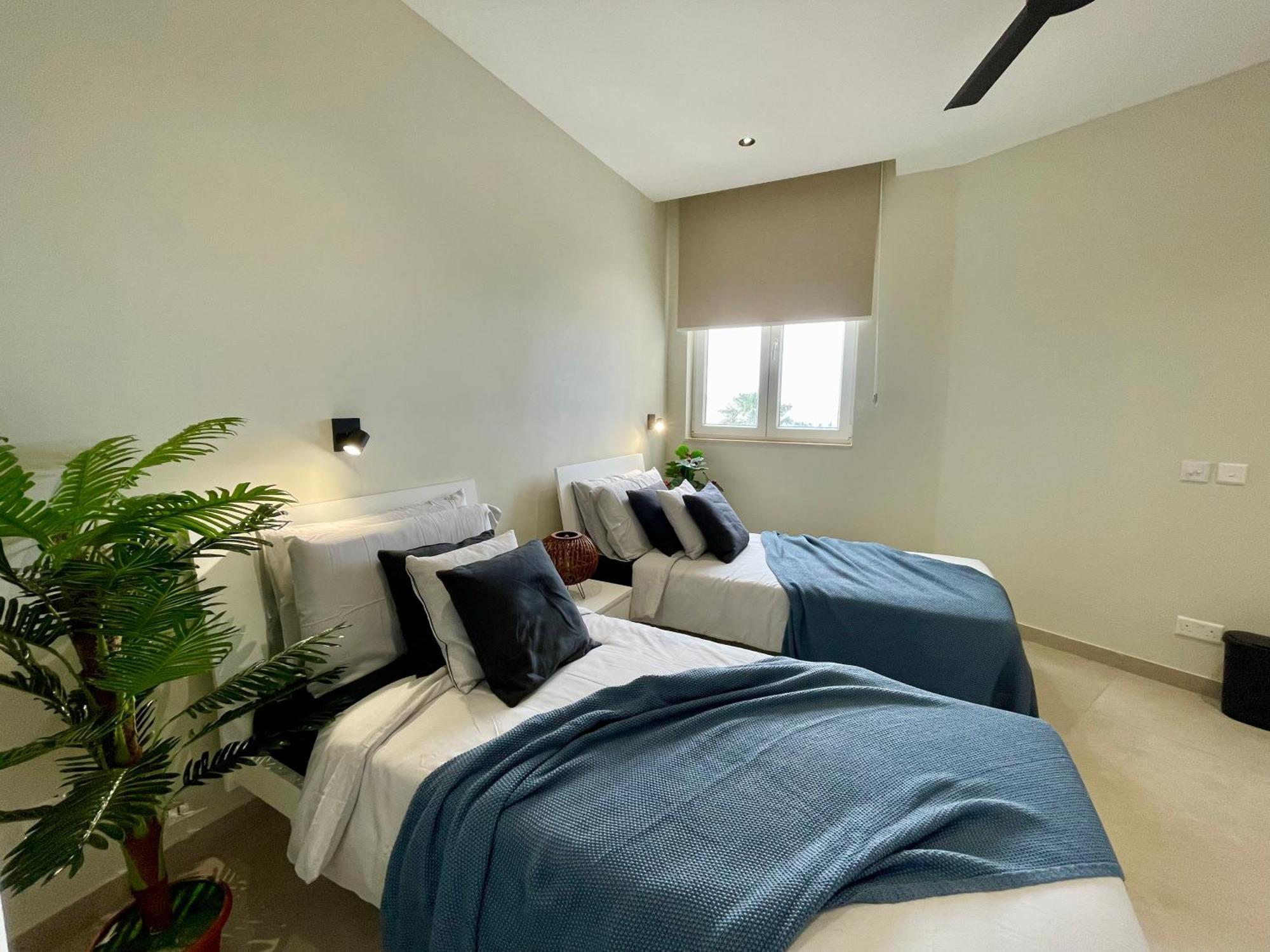 Bugibba Square Seafront Lux Apartments By Holi St. Paul's Bay Bagian luar foto